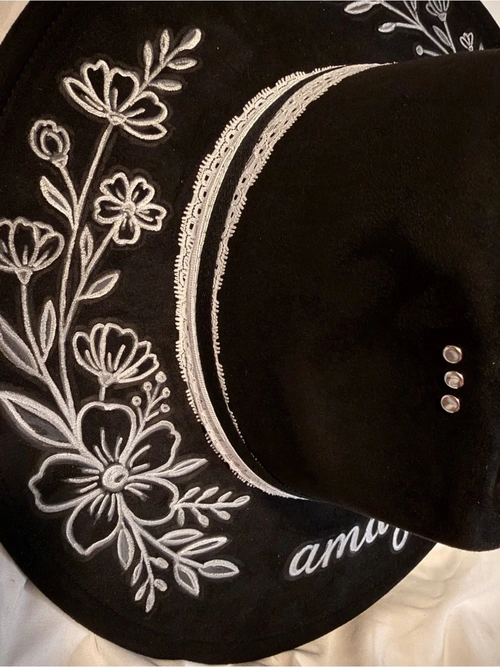 N/A black decorative